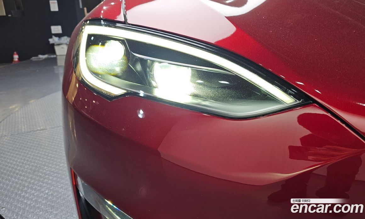 Tesla Model S фото 22
