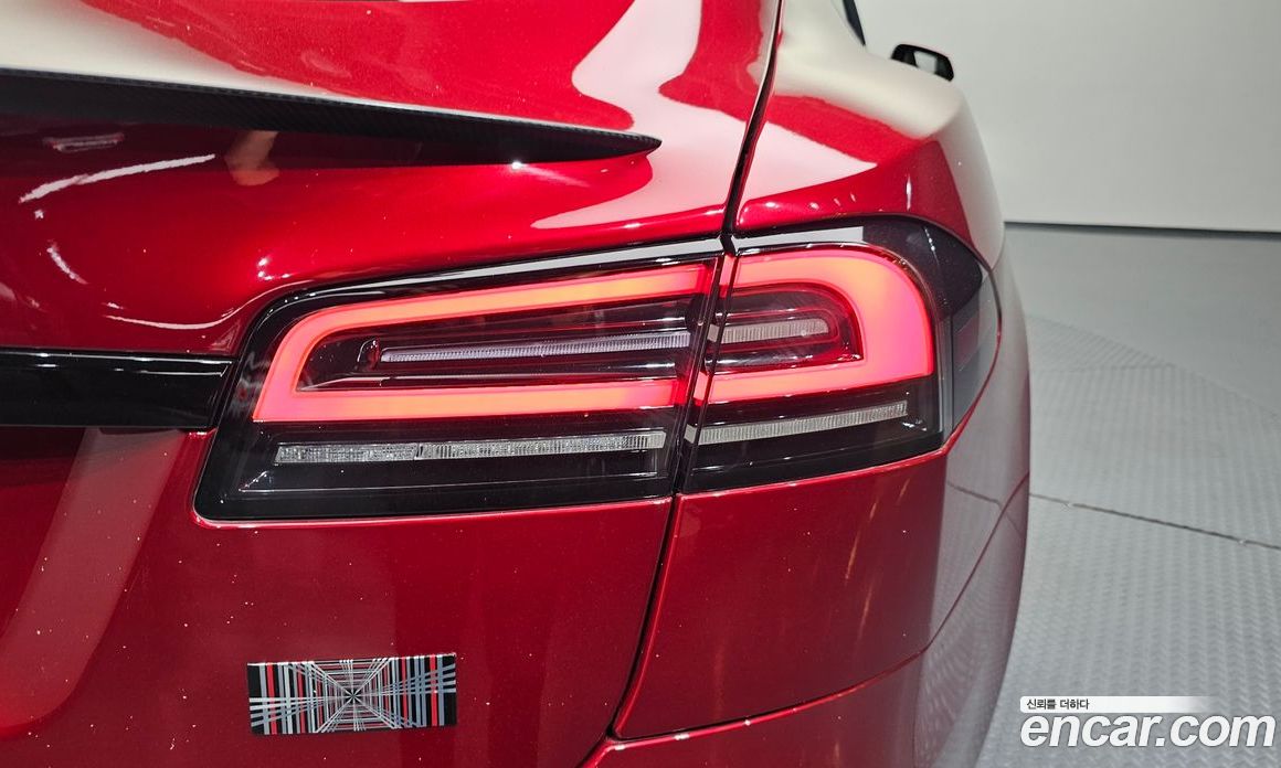 Tesla Model S фото 23