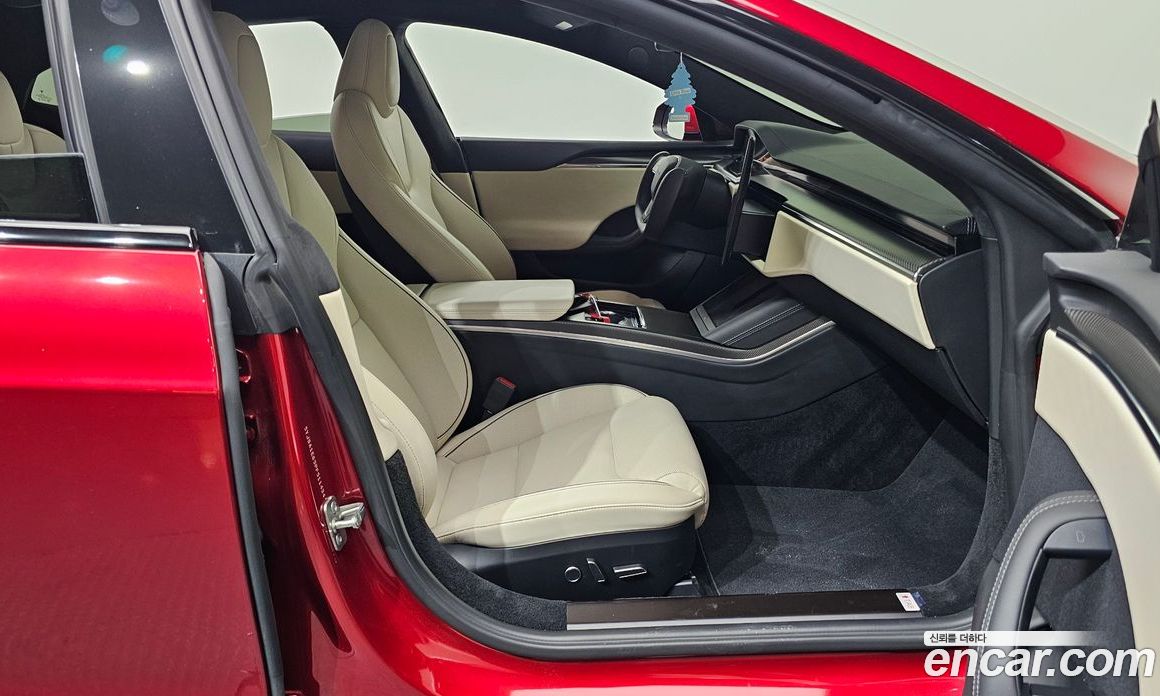 Tesla Model S фото 26