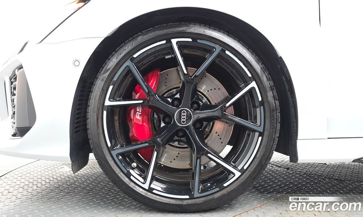 Audi RS3 (8Y) фото 5