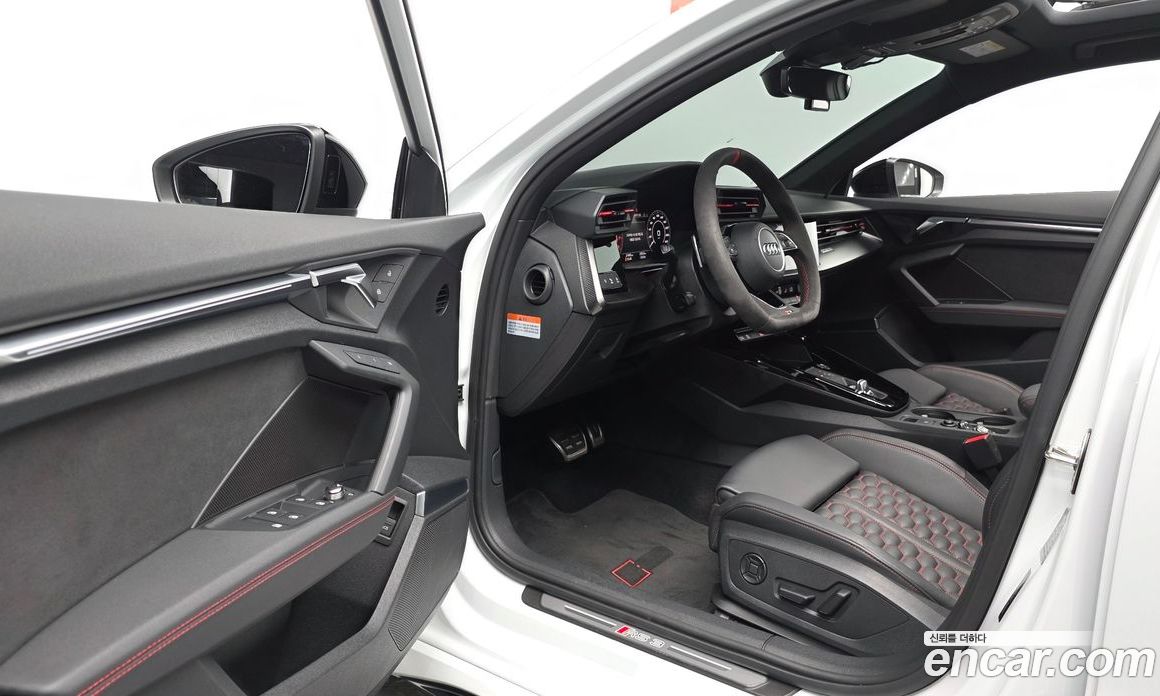 Audi RS3 (8Y) фото 10