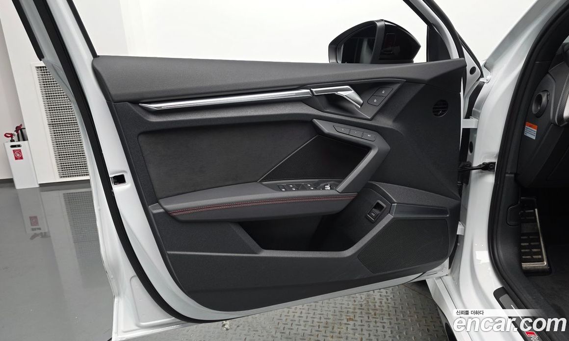Audi RS3 (8Y) фото 24