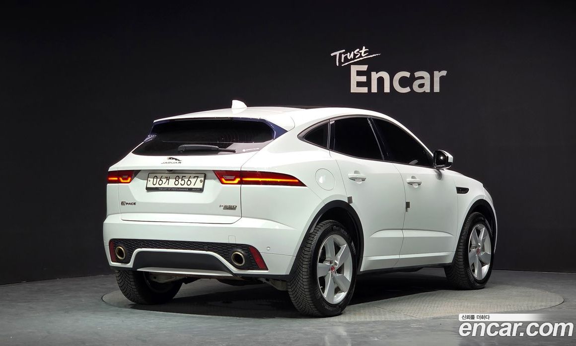 Jaguar E-PACE фото 2