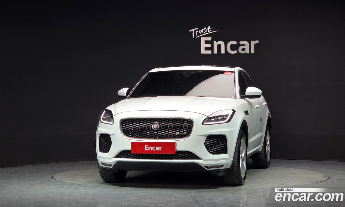 Jaguar E-PACE фото 3