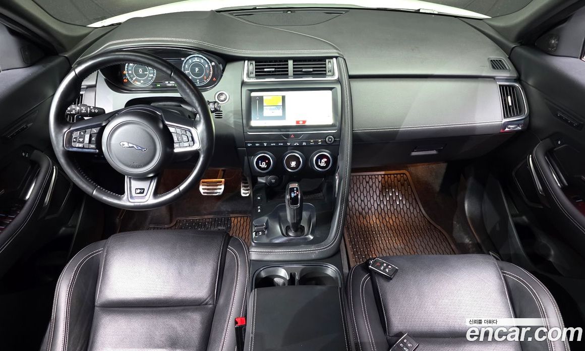 Jaguar E-PACE фото 7