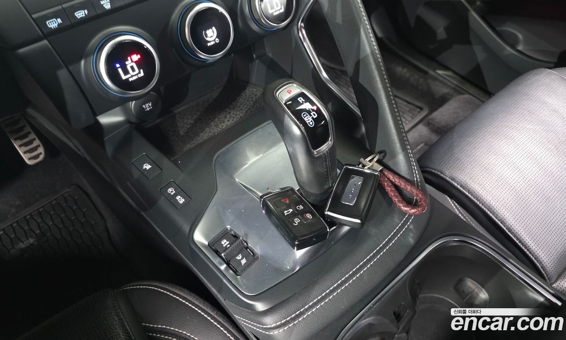 Jaguar E-PACE фото 9