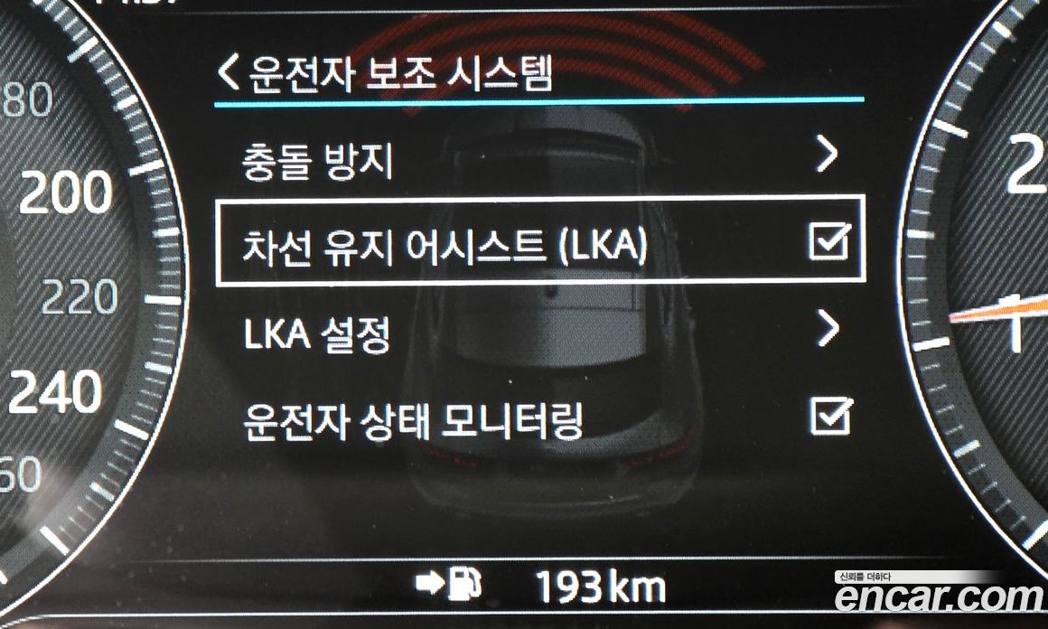 Jaguar E-PACE фото 19