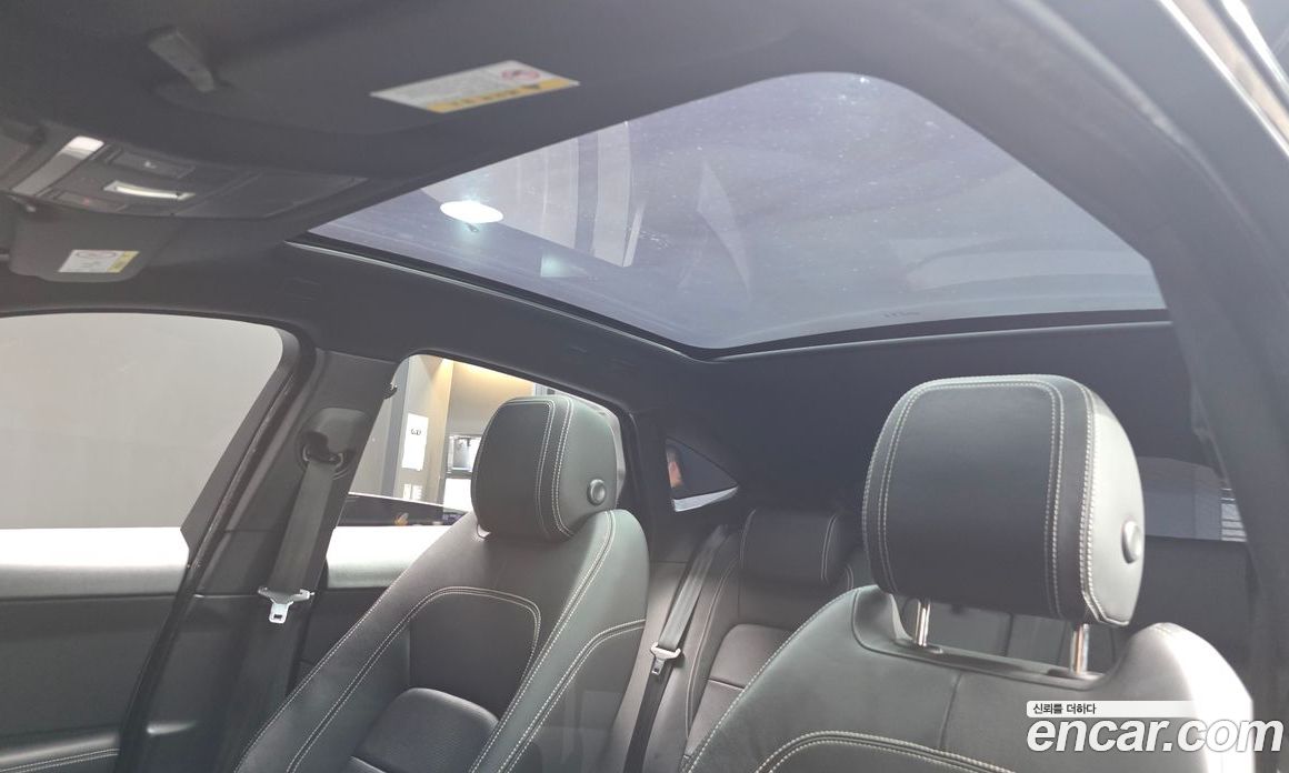 Jaguar E-PACE фото 20