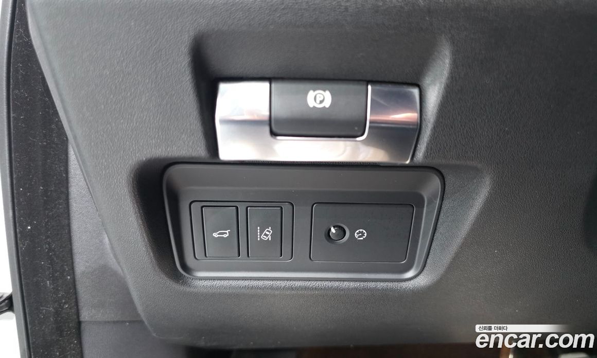 Jaguar E-PACE фото 30