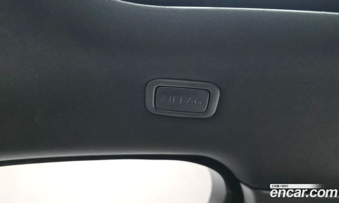 Jaguar E-PACE фото 32