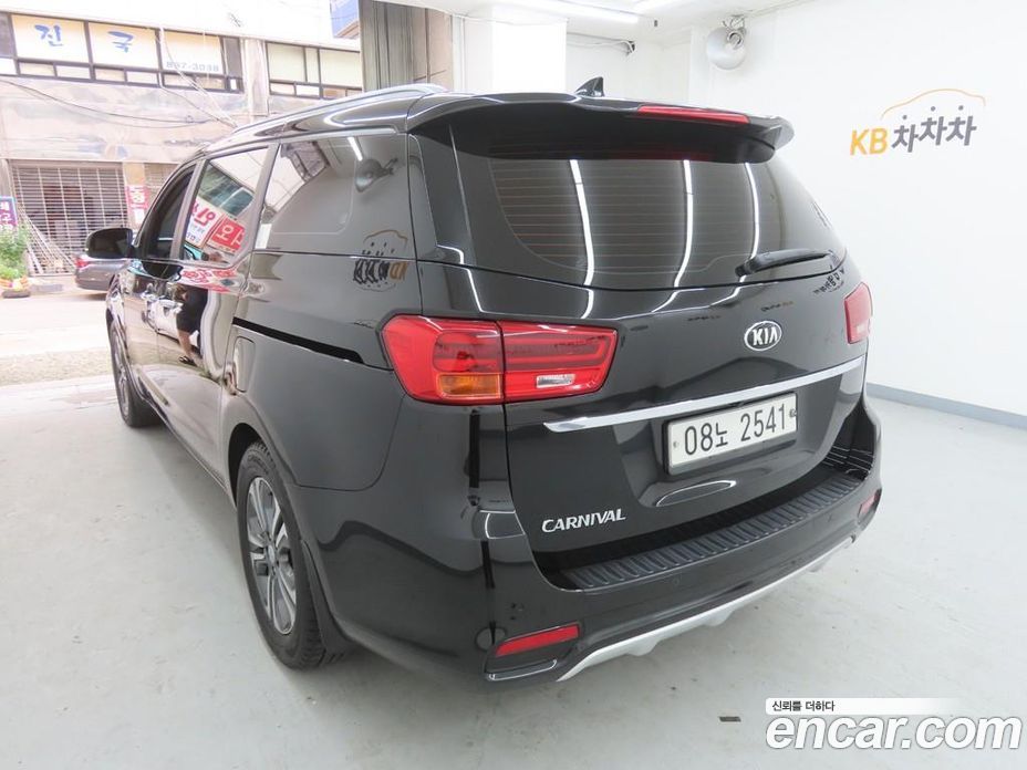 Kia Carnival 3rd Gen Restyling фото 2