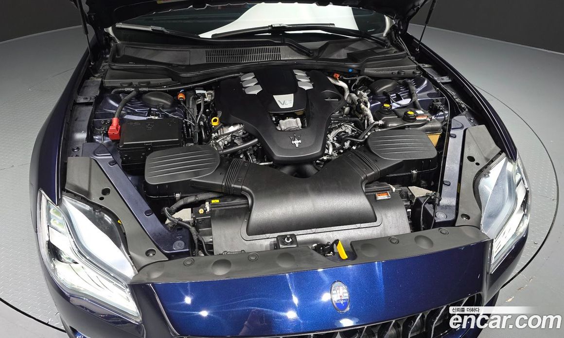 Maserati Quattroporte фото 6