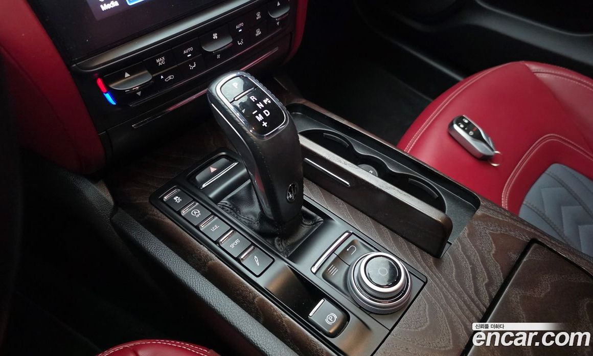 Maserati Quattroporte фото 9