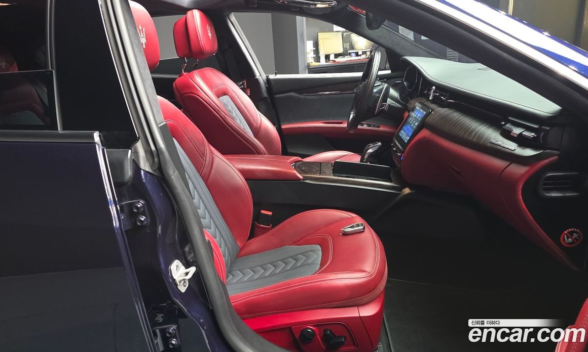 Maserati Quattroporte фото 11