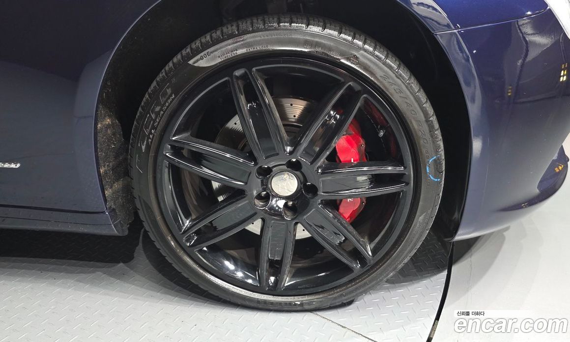 Maserati Quattroporte фото 21