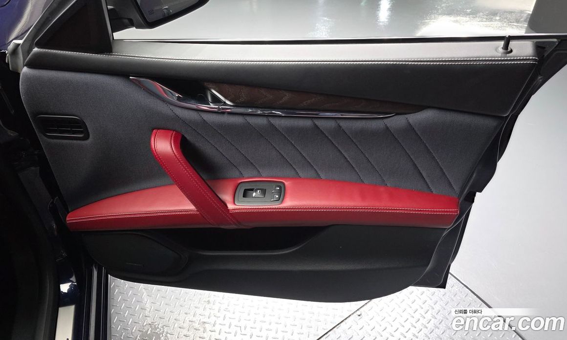 Maserati Quattroporte фото 24