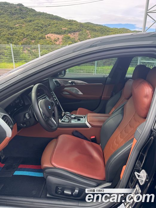 BMW 8-Series (G15) фото 6