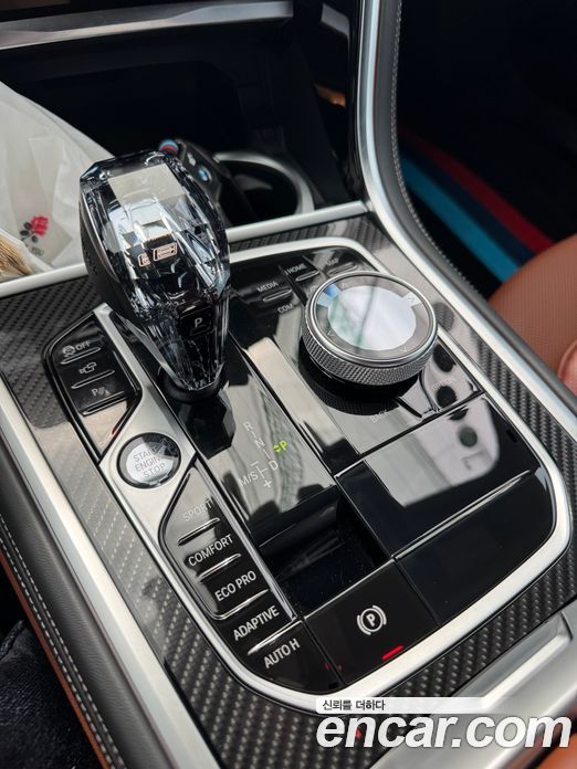 BMW 8-Series (G15) фото 9