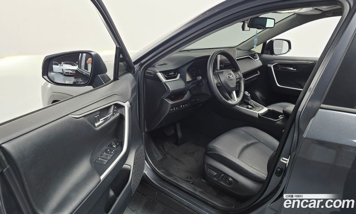 Toyota RAV4 5th Gen фото 10