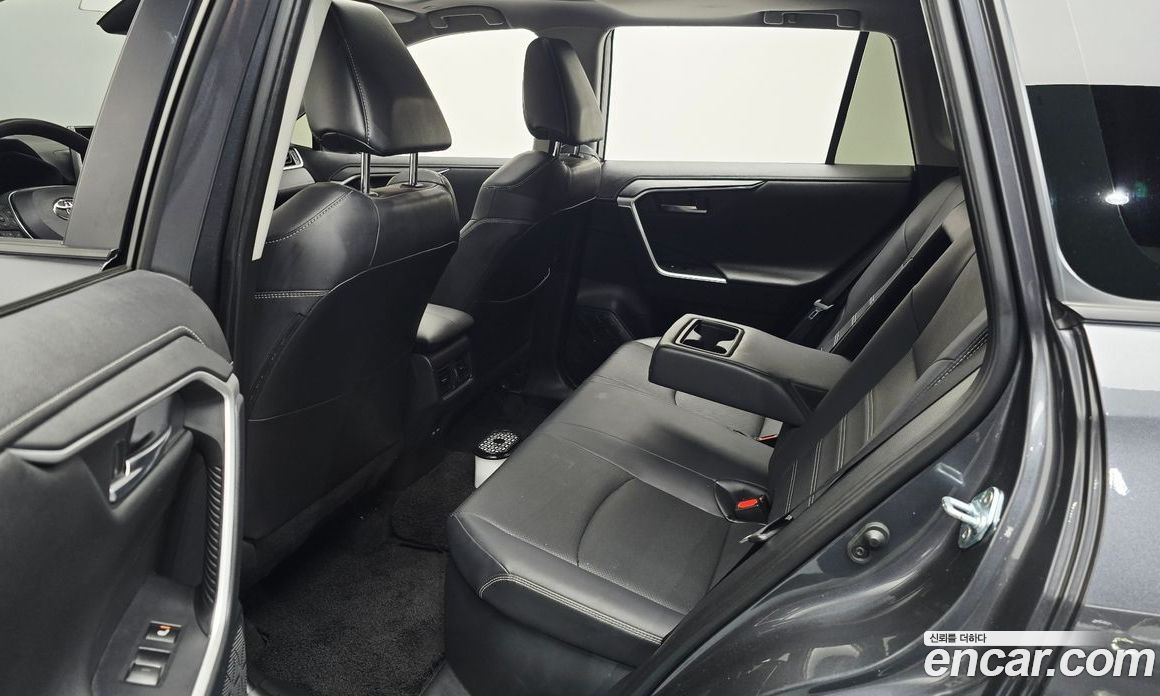 Toyota RAV4 5th Gen фото 11