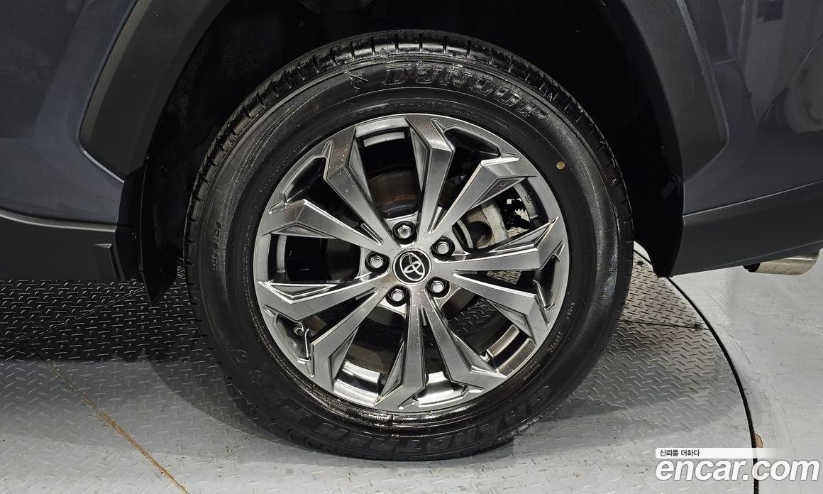 Toyota RAV4 5th Gen фото 21