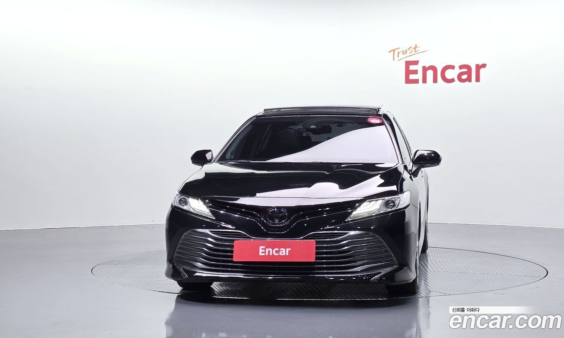 Toyota Camry (XV70) фото 3