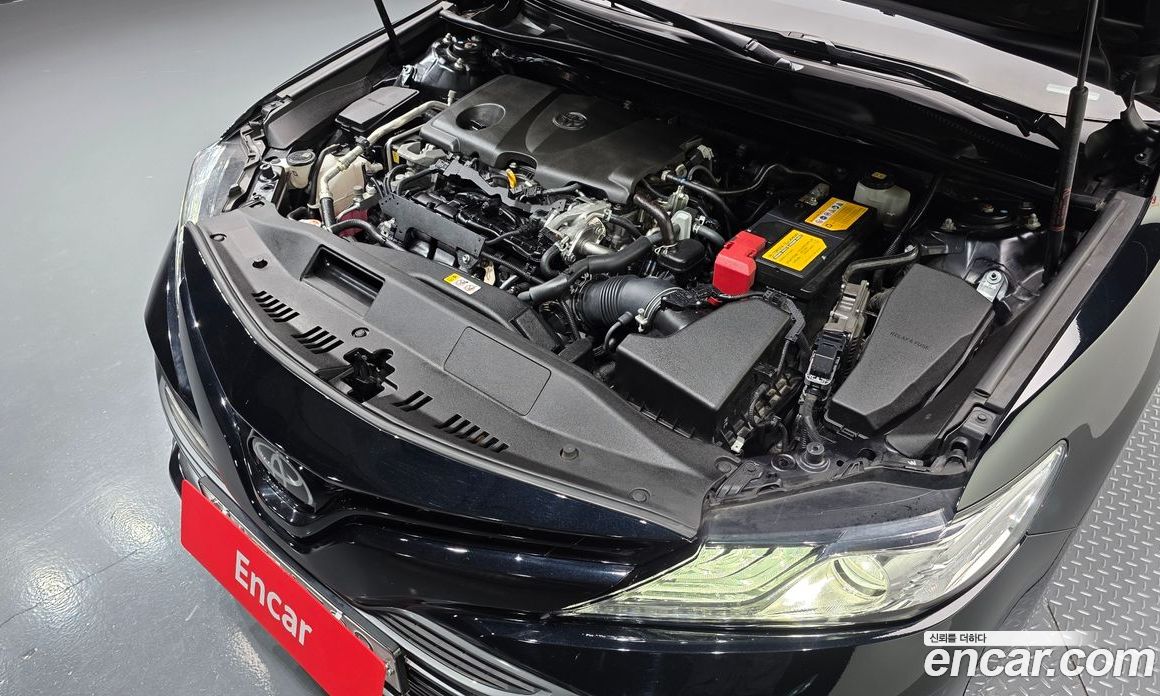 Toyota Camry (XV70) фото 6