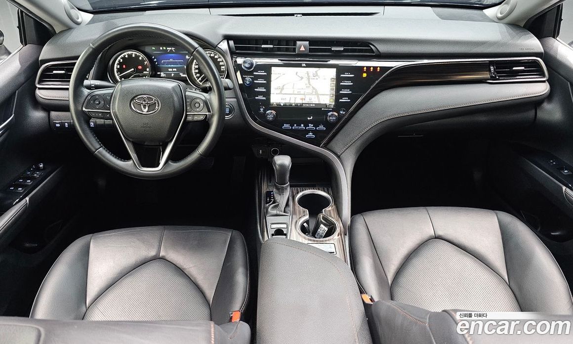 Toyota Camry (XV70) фото 7