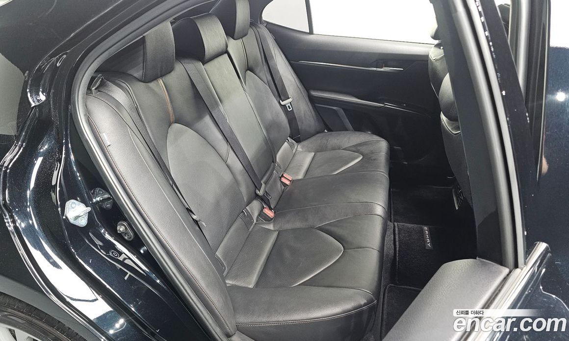 Toyota Camry (XV70) фото 11