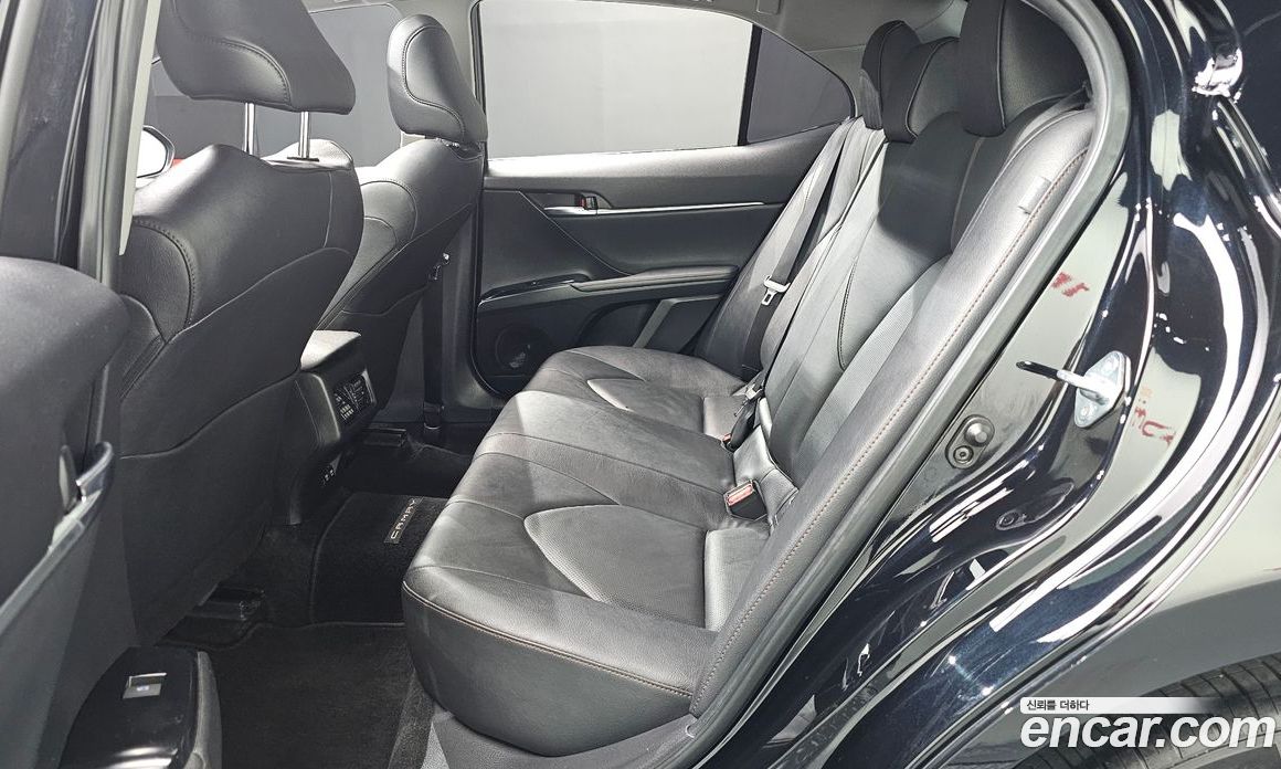 Toyota Camry (XV70) фото 12