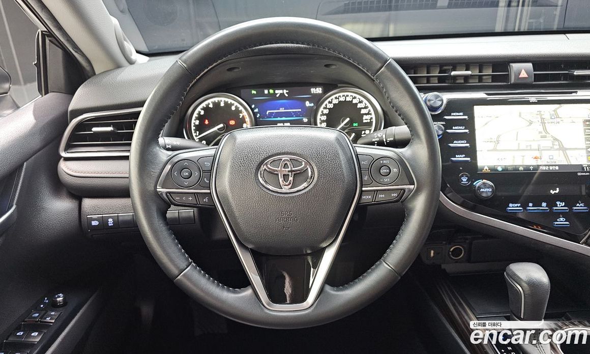 Toyota Camry (XV70) фото 13