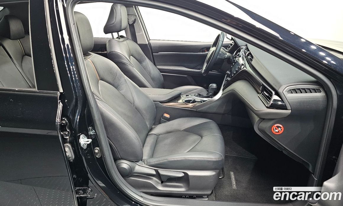Toyota Camry (XV70) фото 26
