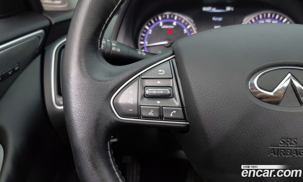 Infiniti Q50 фото 10