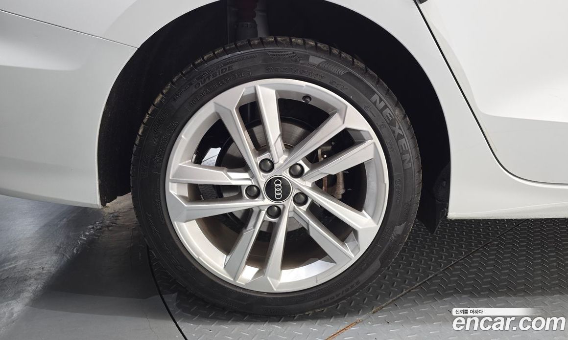 Audi A3 (8Y) фото 5