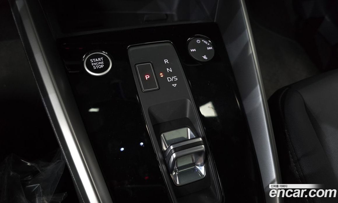 Audi A3 (8Y) фото 9