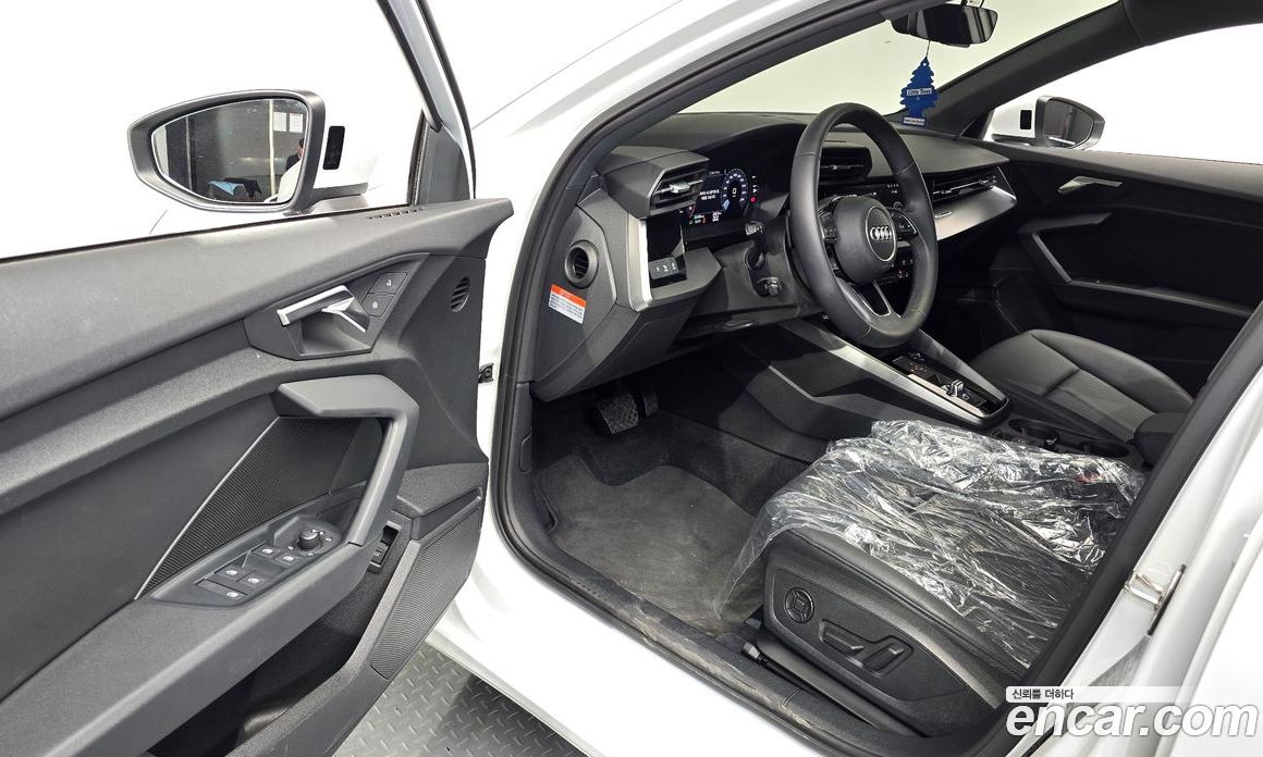 Audi A3 (8Y) фото 10