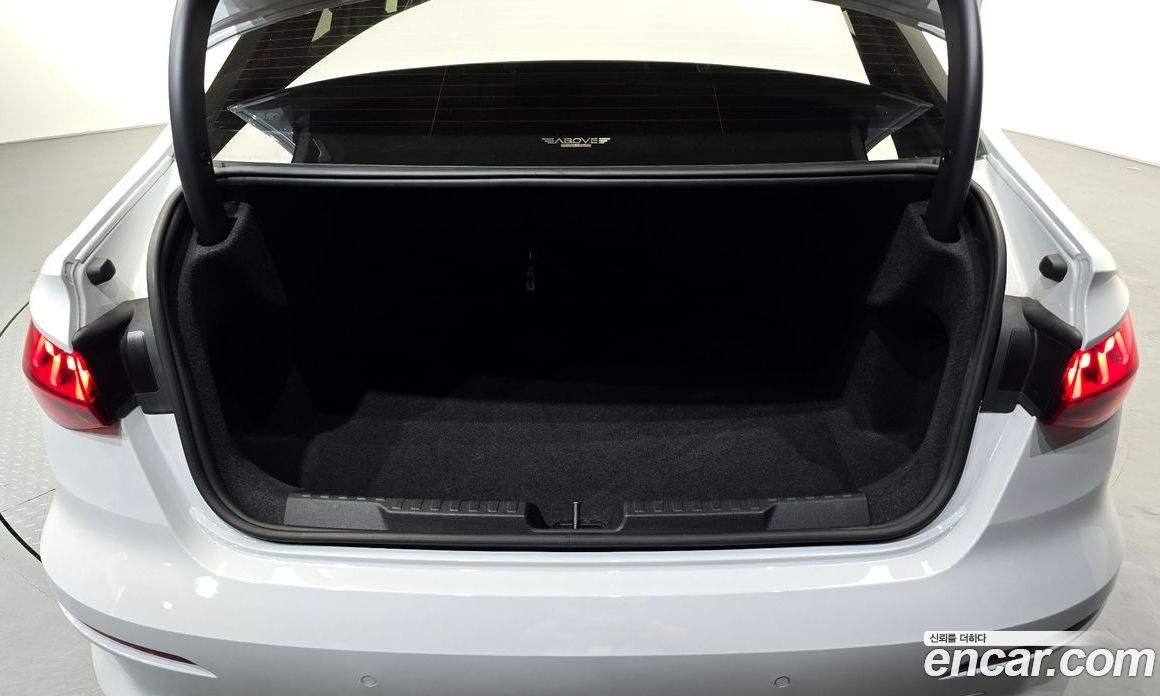 Audi A3 (8Y) фото 16