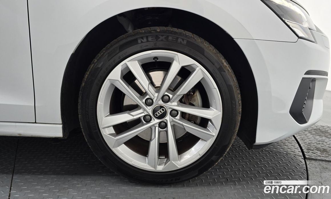 Audi A3 (8Y) фото 21