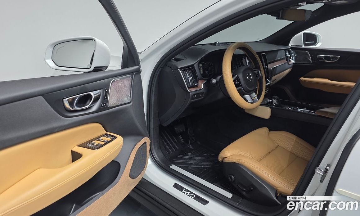 Volvo V60 Cross Country 2nd Gen фото 9