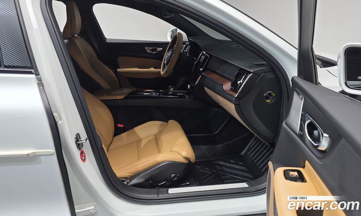 Volvo V60 Cross Country 2nd Gen фото 10