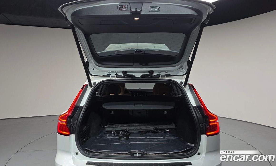 Volvo V60 Cross Country 2nd Gen фото 19