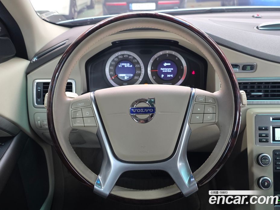 Volvo XC70 фото 8