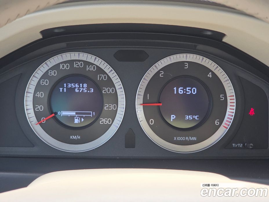 Volvo XC70 фото 9