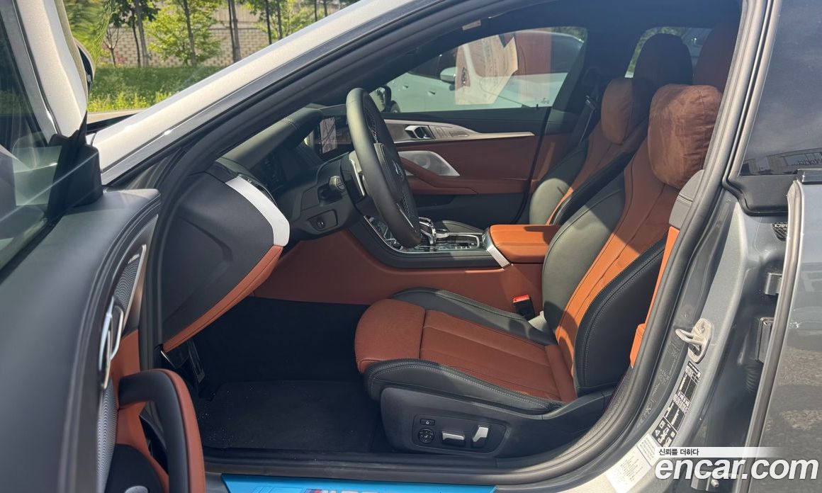 BMW 8-Series (G15) фото 8