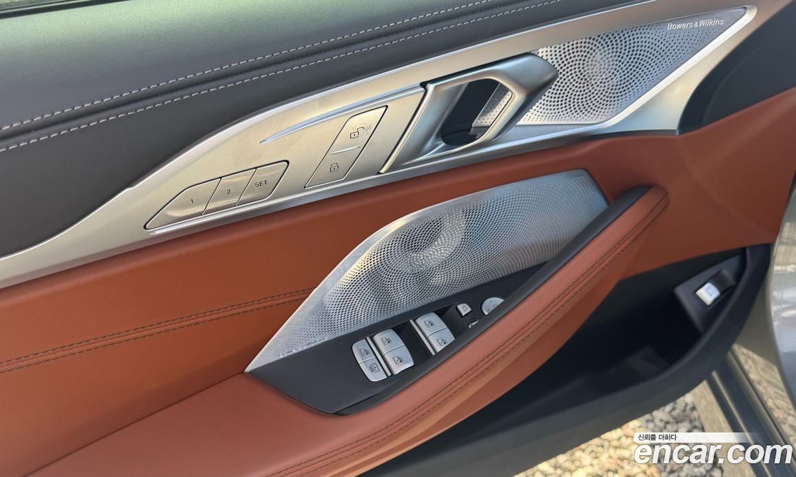 BMW 8-Series (G15) фото 10