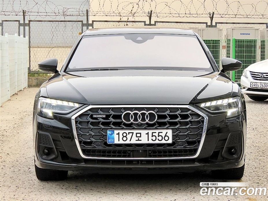 Audi A8 (D5) фото 2