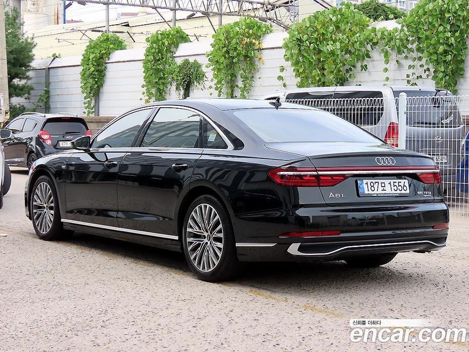 Audi A8 (D5) фото 3