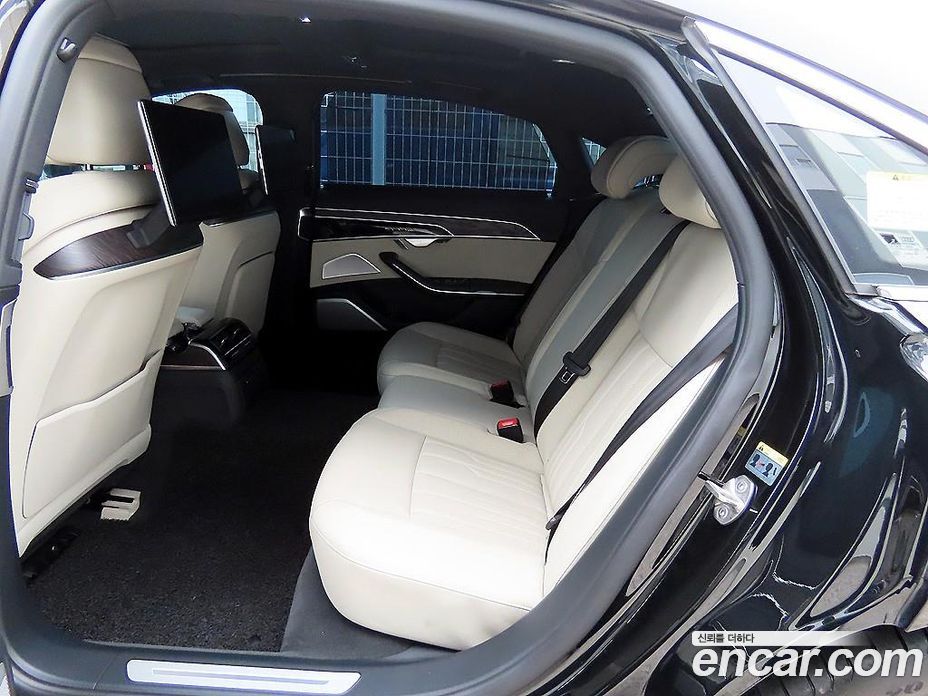 Audi A8 (D5) фото 6