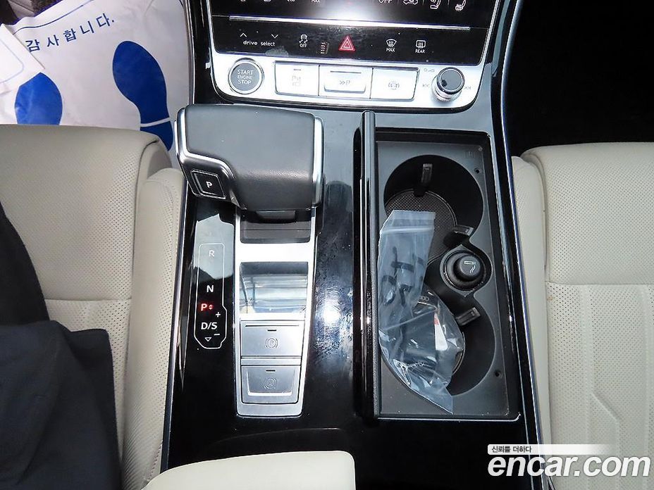 Audi A8 (D5) фото 11