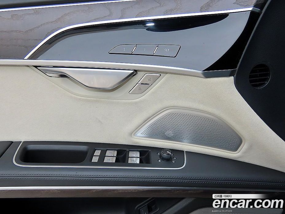 Audi A8 (D5) фото 12